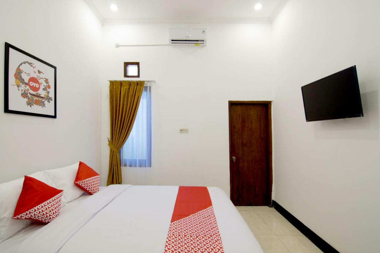 Oyo 931 Dara Dewi Homestay Джок'якарта Екстер'єр фото