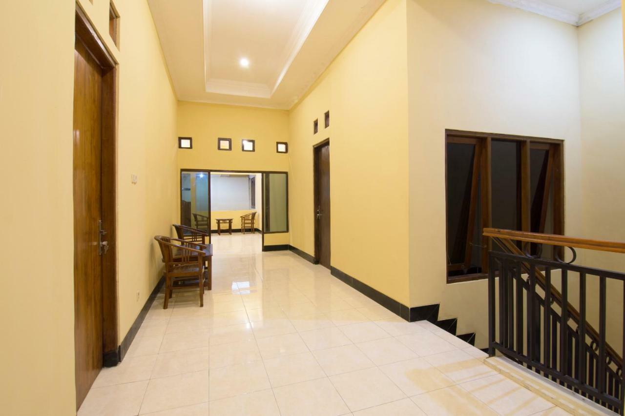 Oyo 931 Dara Dewi Homestay Джок'якарта Екстер'єр фото
