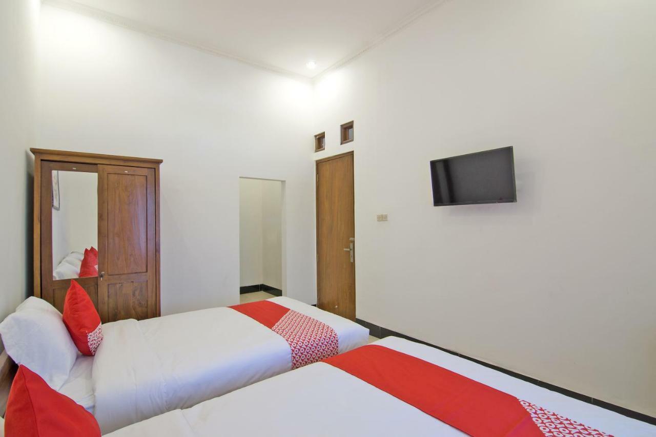 Oyo 931 Dara Dewi Homestay Джок'якарта Екстер'єр фото