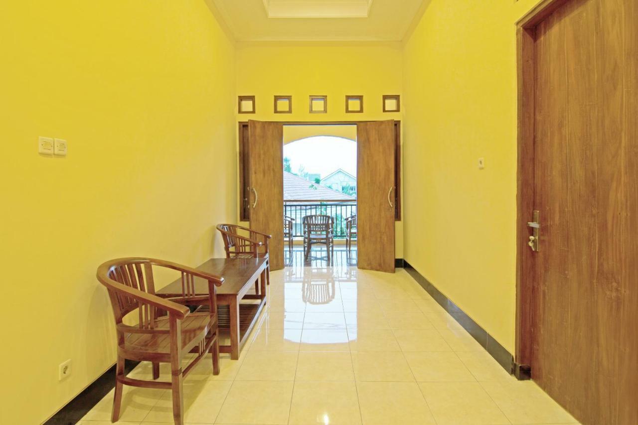 Oyo 931 Dara Dewi Homestay Джок'якарта Екстер'єр фото