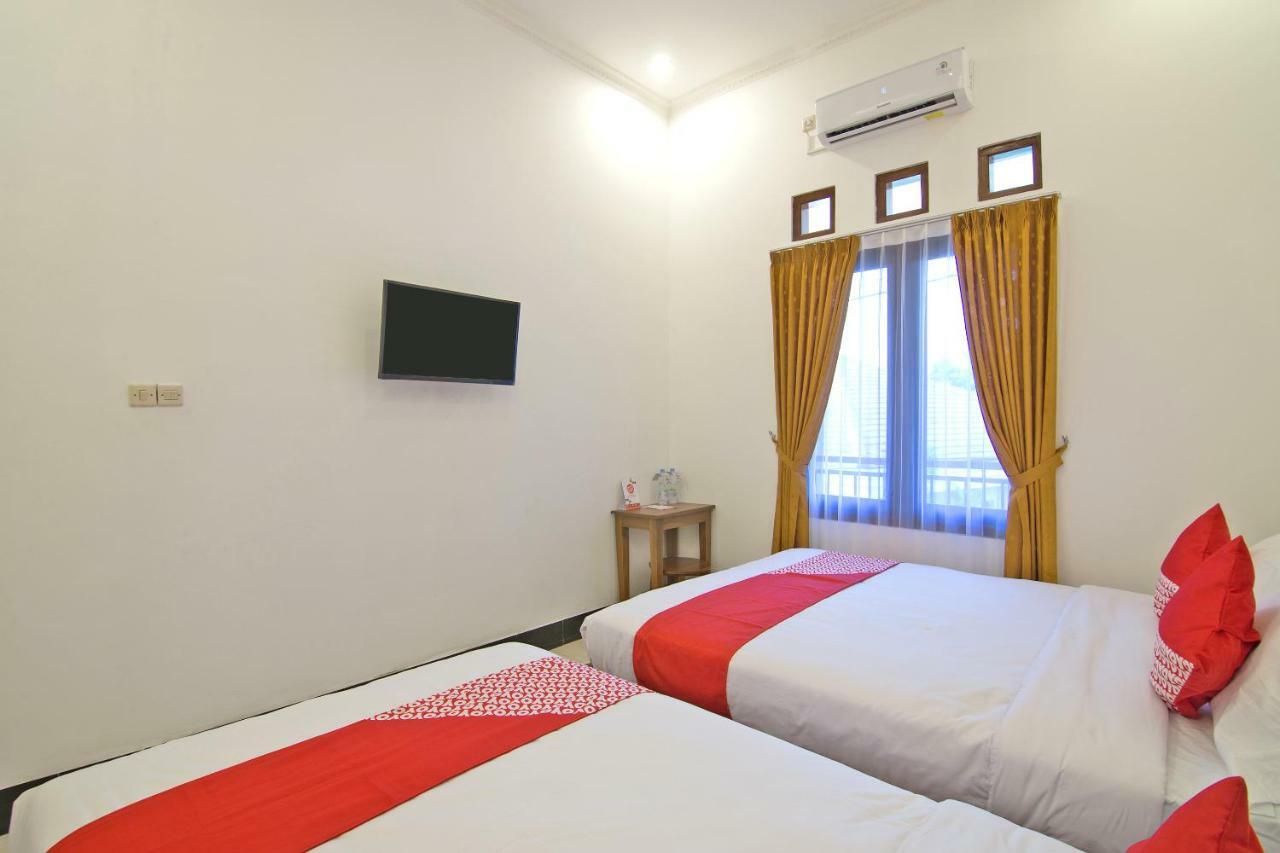 Oyo 931 Dara Dewi Homestay Джок'якарта Екстер'єр фото