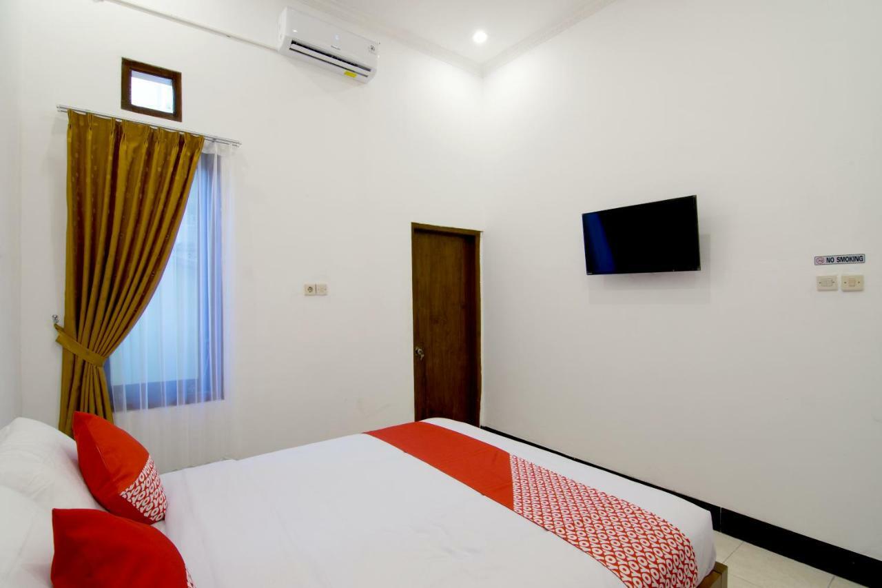 Oyo 931 Dara Dewi Homestay Джок'якарта Екстер'єр фото